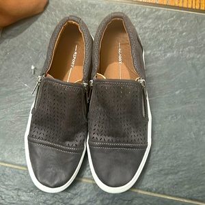 LIKE NEW 7.5 grey Report zip and slip on sneaker